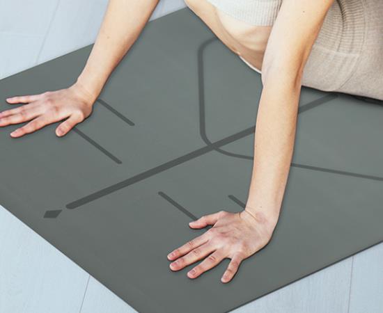 Дисплей использования коврика для йоги