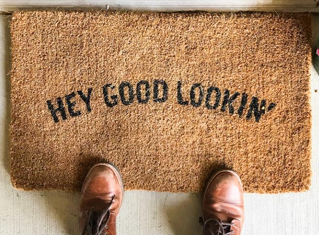 Изображение на дверном коврике с имитацией кокосовой пальмы