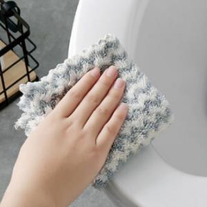 Процесс установки сиденья на унитаз РАТО