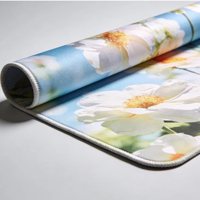 Коврик с принтом: визуальное повествование и культурное выражение лежат под ногами