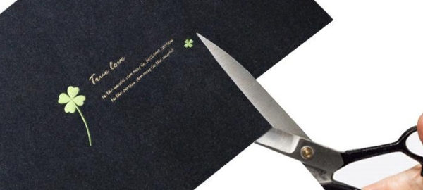 Вырезанные случайным образом придверные коврики с вышивкой