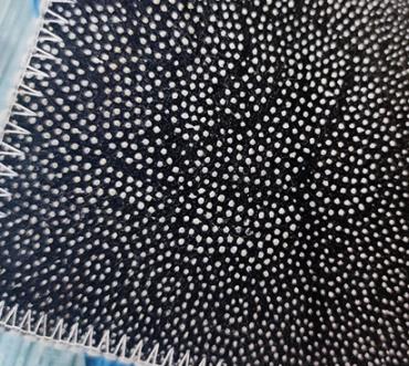 Крупным планом подложка ковра в гостиной